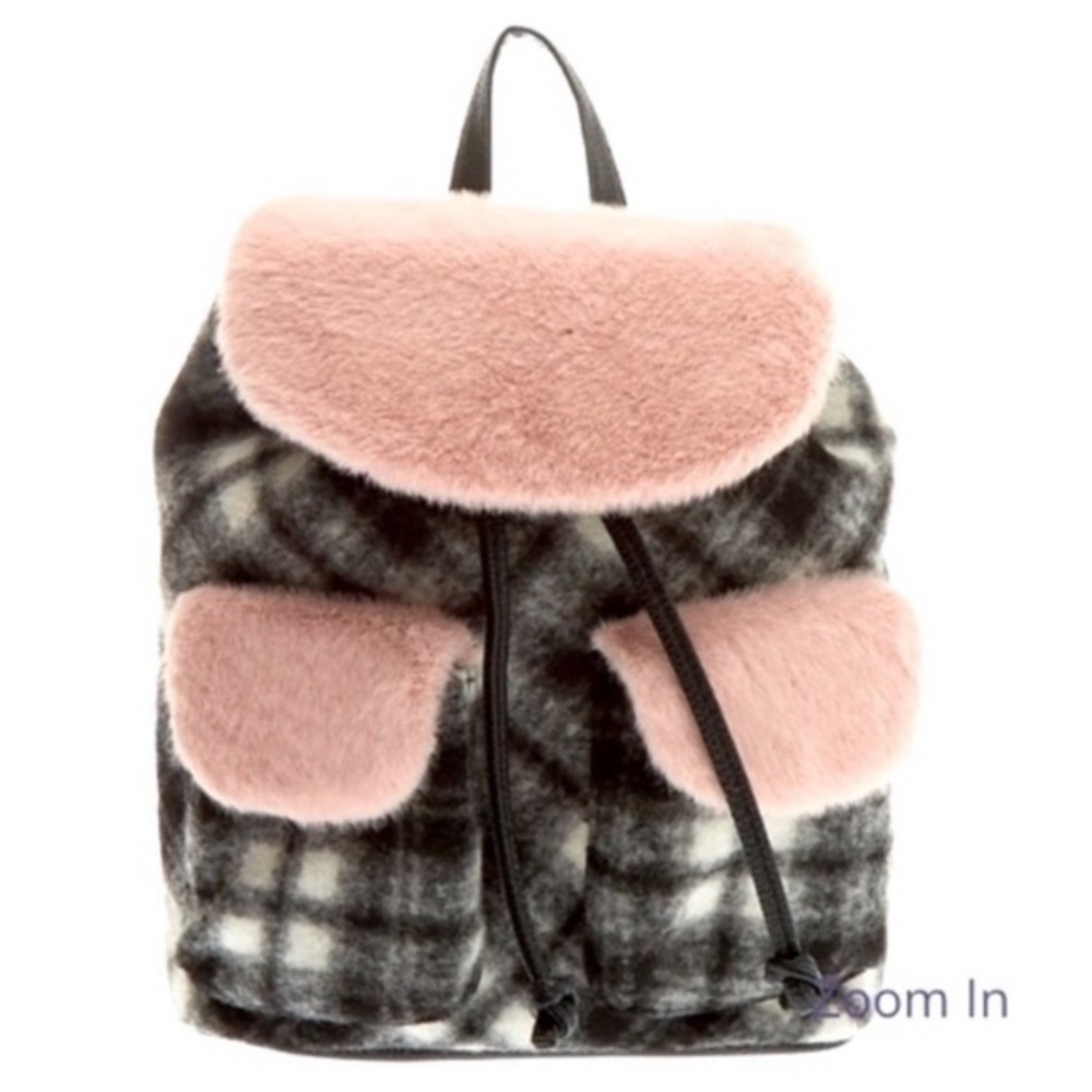 Plaid Flannel Pink Faux Fur
Drawstring
Flap Backpack Plaid with Pink Accents
